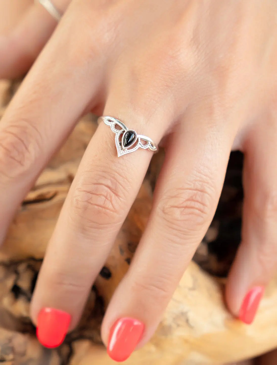 Anello donna in argento a diadema con greche e pietra Onice Nero Namastemood