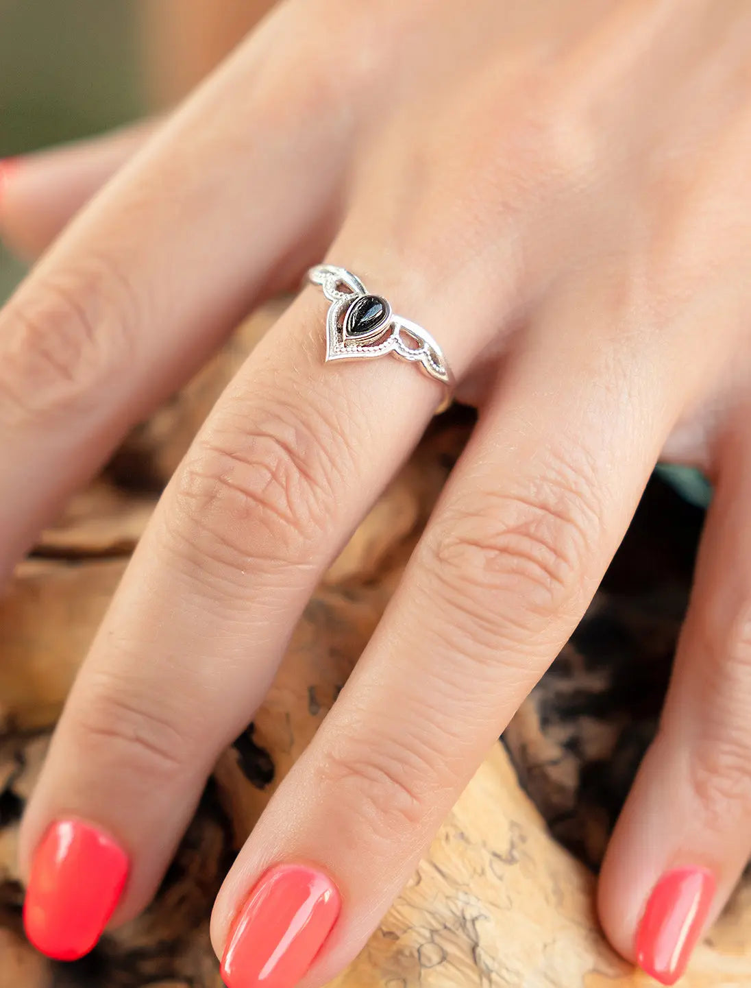 Anello donna in argento a diadema con greche e pietra Onice Nero Namastemood