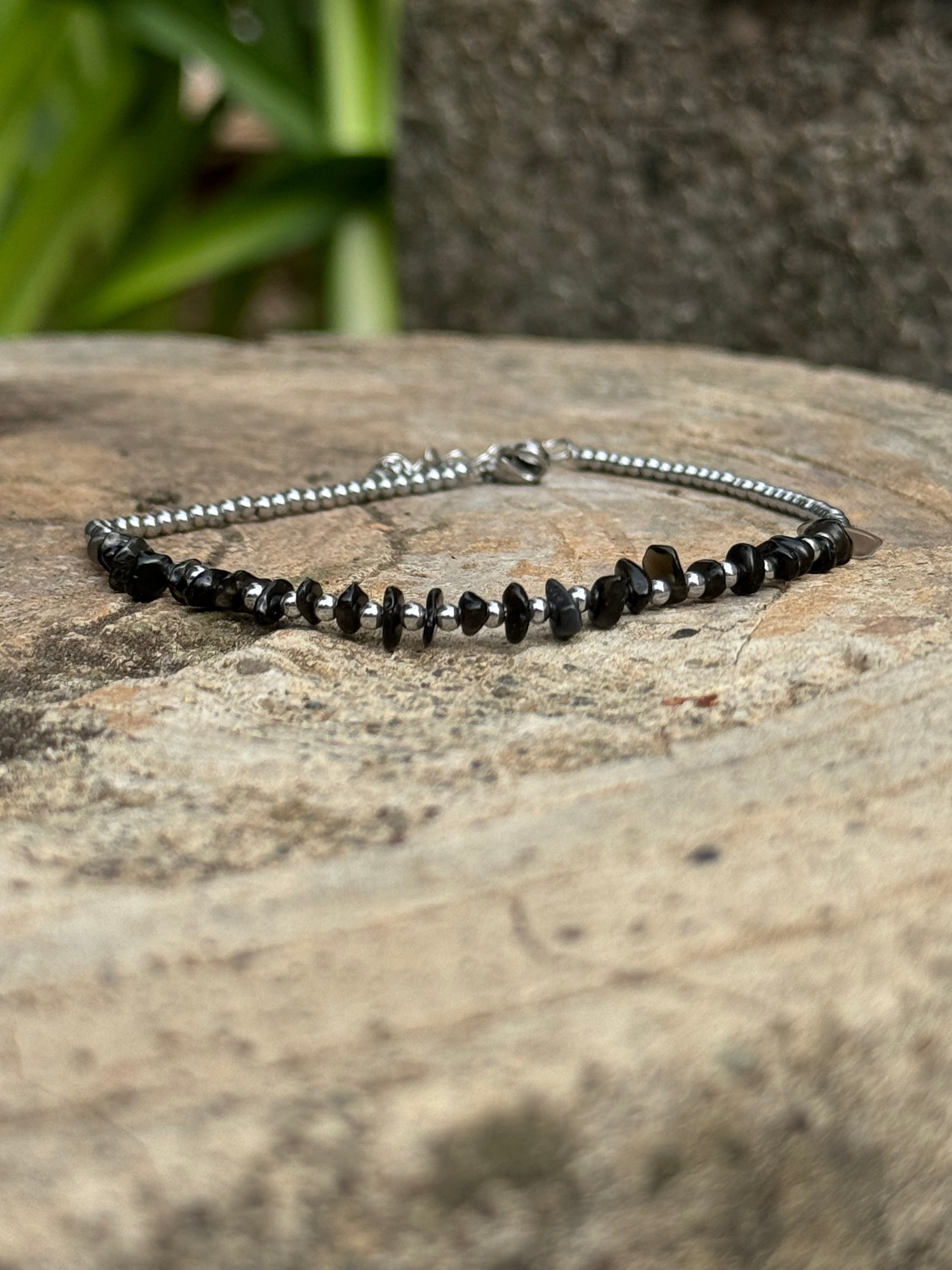 Cavigliera con pietre naturali Onice nero ed ematite