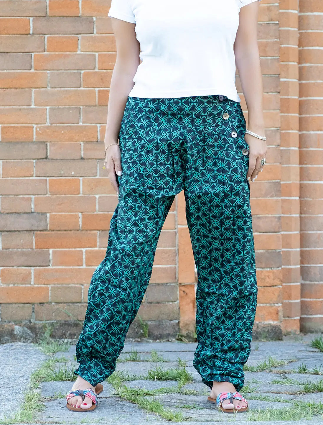 Pantalone donna Kunda a sigaretta retro elasticizzato - Geometrico verde acqua Namastemood
