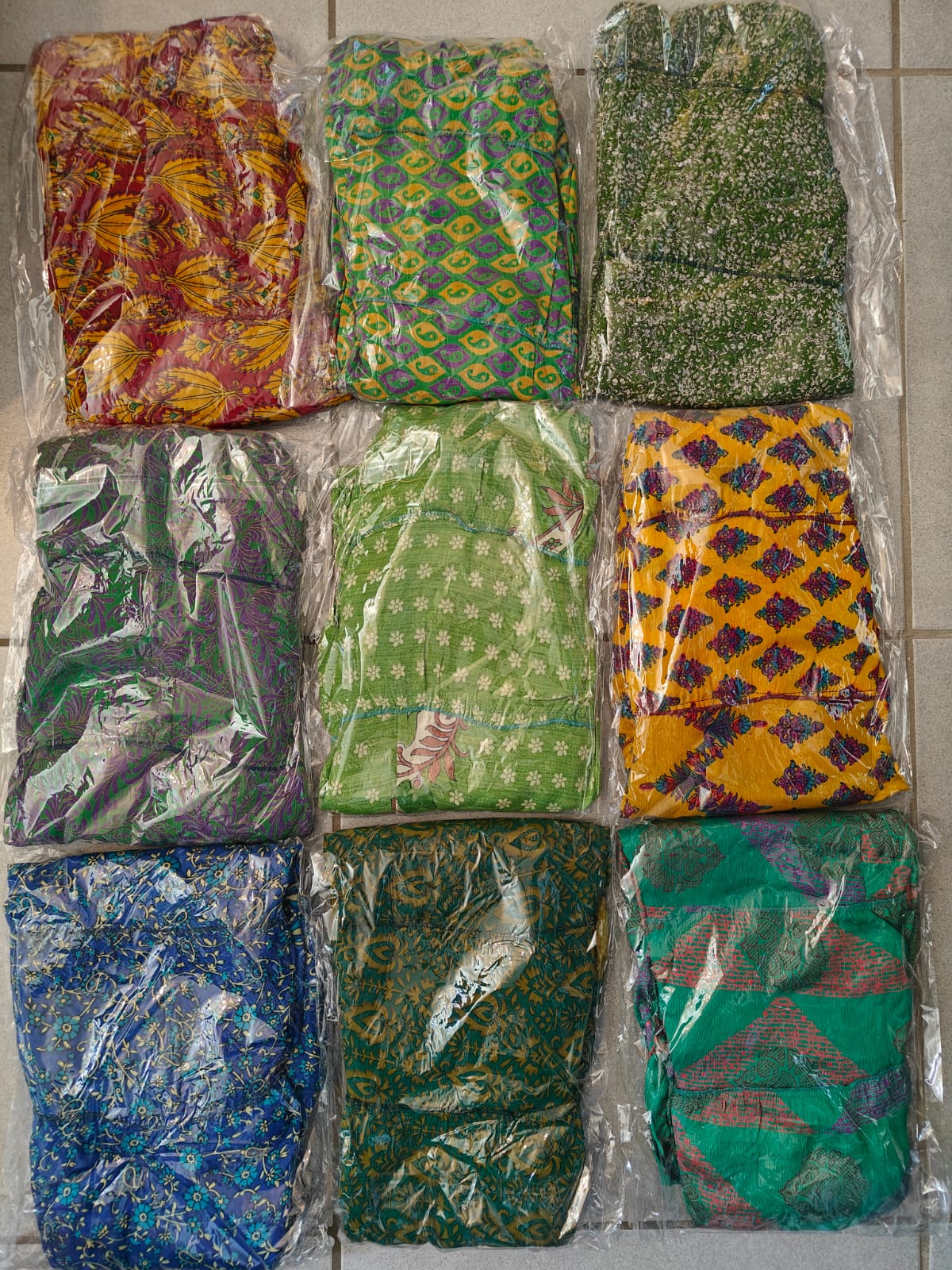Vestito corto e maniche lunghe Shilpa in seta indiana - Colori a sorpresa