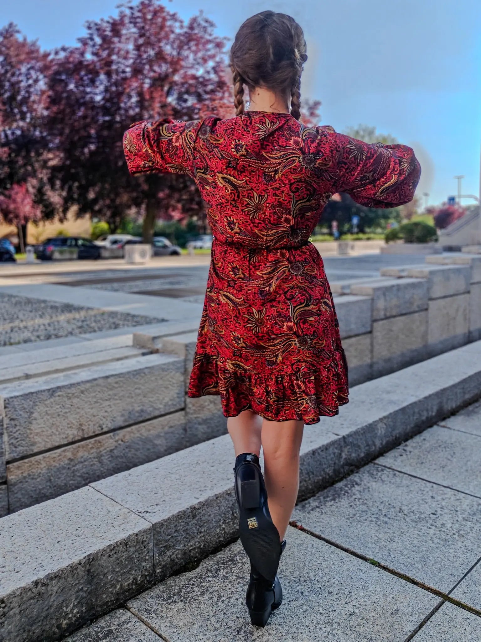 Vestito corto e maniche lunghe Shilpa in seta indiana - Misto fiori rosso Namastemood