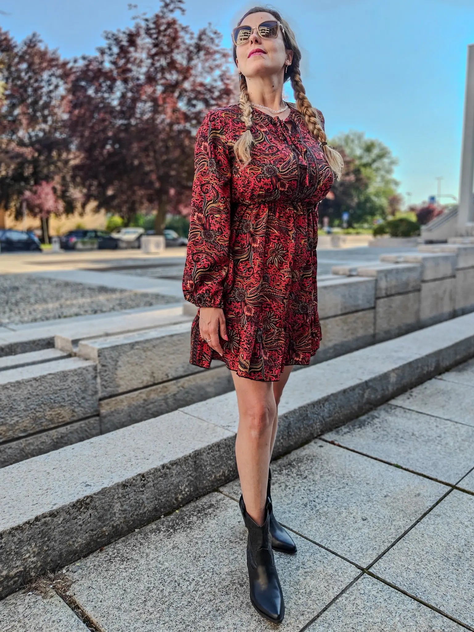 Vestito corto e maniche lunghe Shilpa in seta indiana - Misto fiori rosso Namastemood