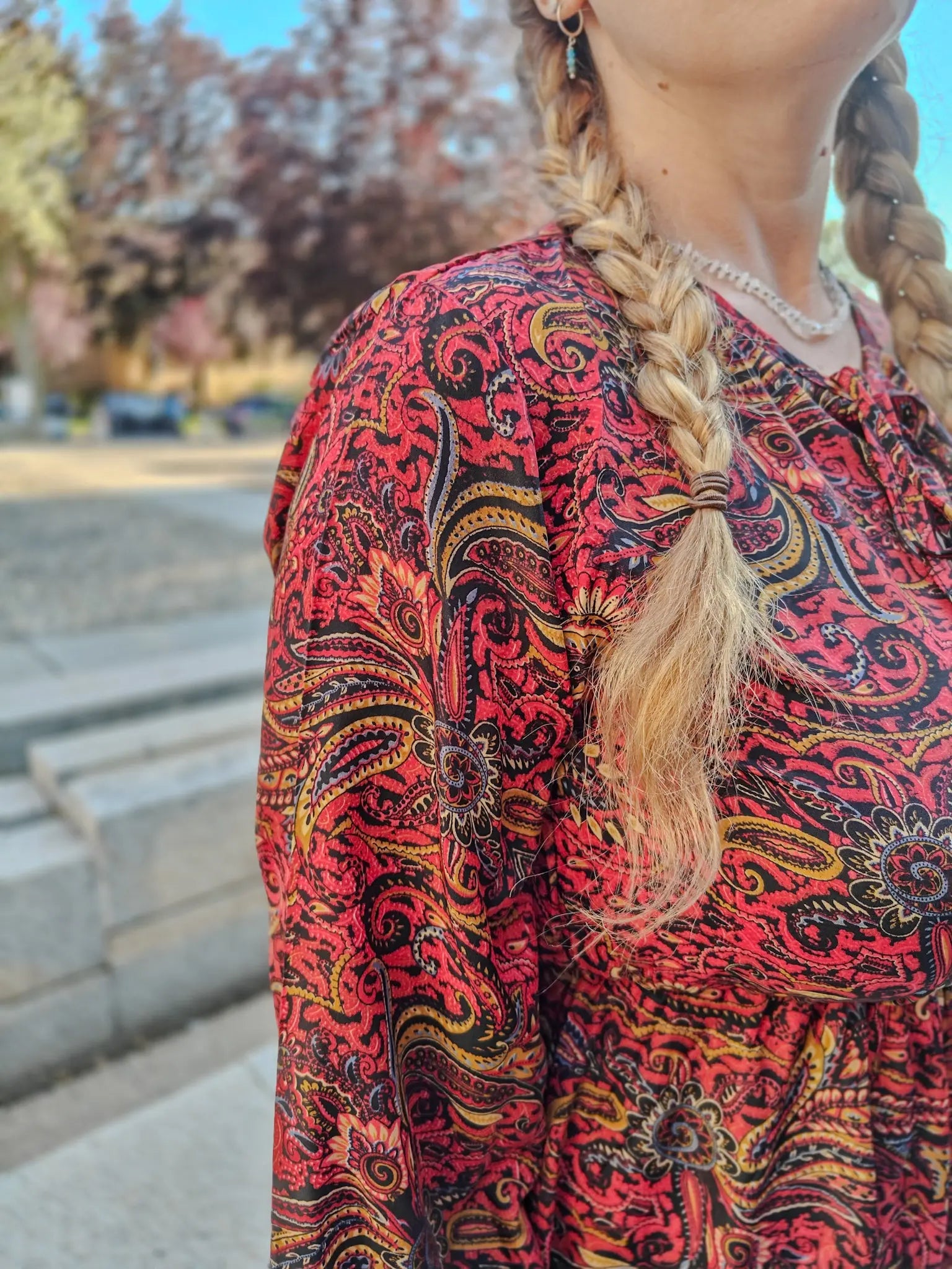 Vestito corto e maniche lunghe Shilpa in seta indiana - Misto fiori rosso Namastemood