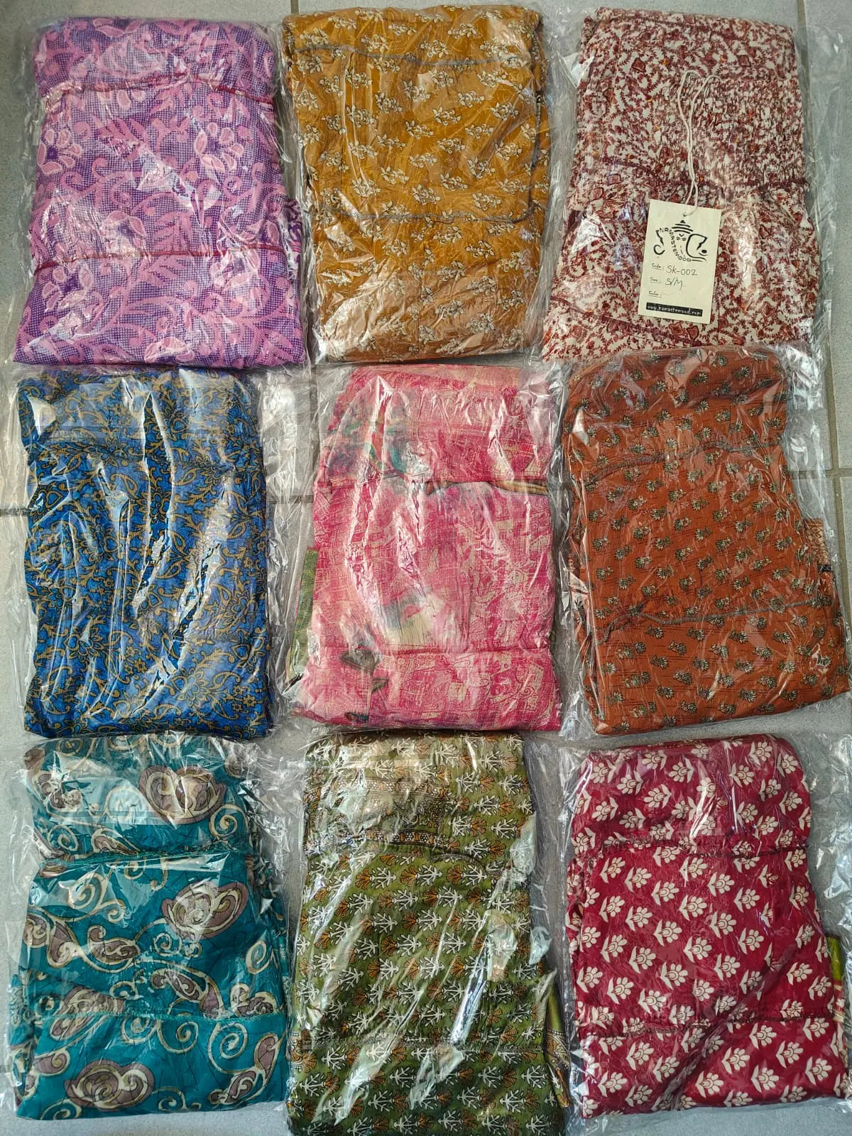 Kimono donna lungo Mohini in seta indiana - Colori a sorpresa Namastemood