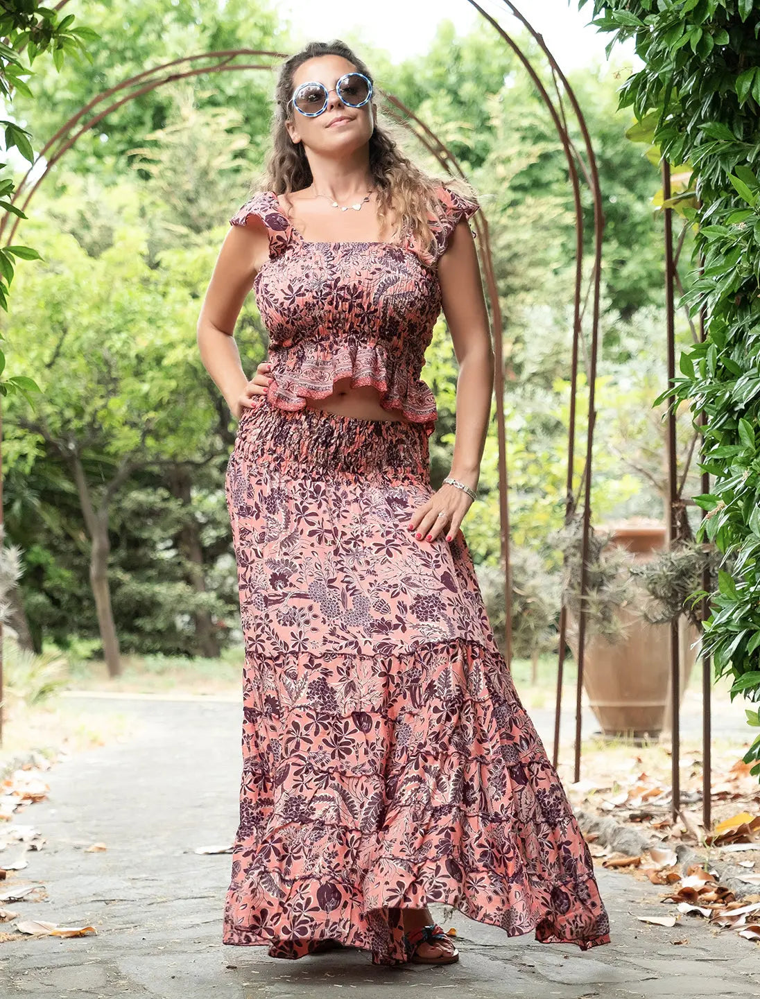 3 in 1 Gauri: Top corto con volant Gonna lunga e Vestito a fascia - Corallo bordeaux oro Namastemood