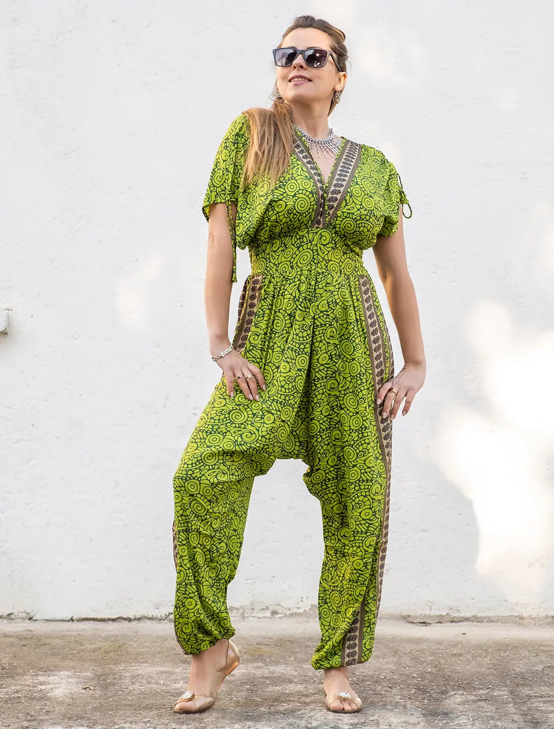 Jumpsuit lungo Vanita in seta indiana maniche a 3/4 e fascia in vita - Spirale verde chiaro Namastemood