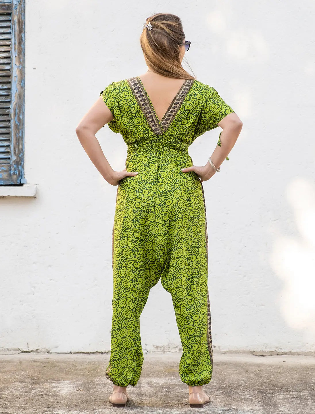 Jumpsuit lungo Vanita in seta indiana maniche a 3/4 e fascia in vita - Spirale verde chiaro Namastemood