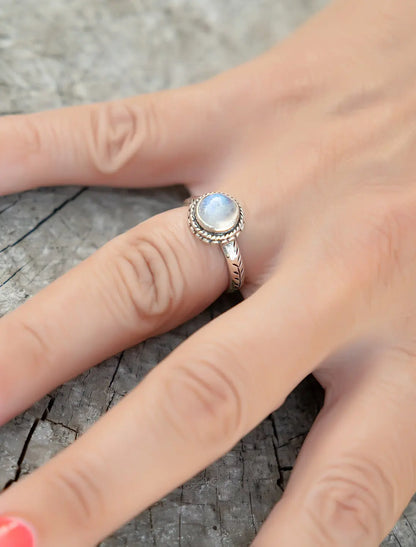 Anello donna in argento forma a sole con Pietra di Luna Namastemood