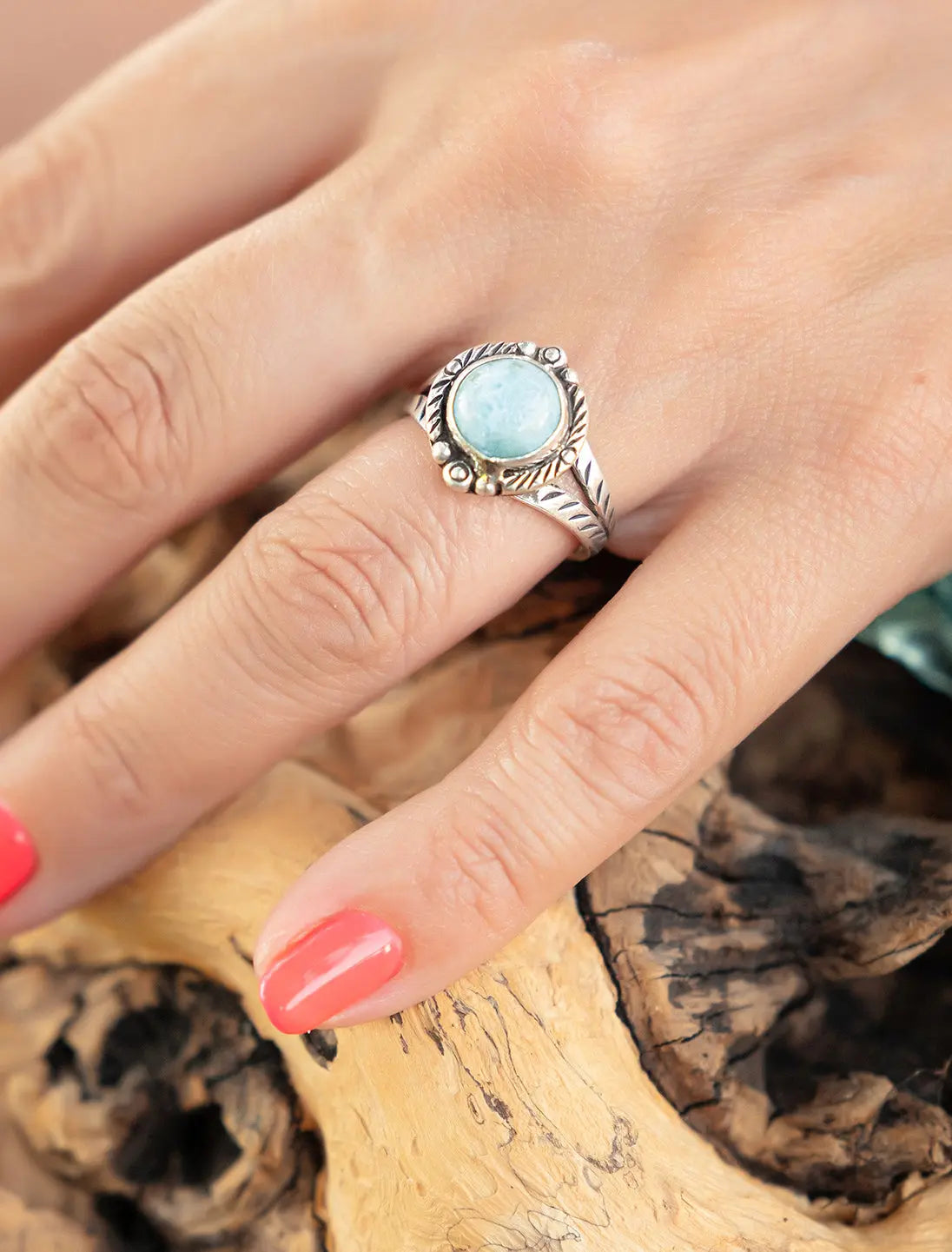 Anello donna in argento tondo con greche e pietra Larimar Namastemood