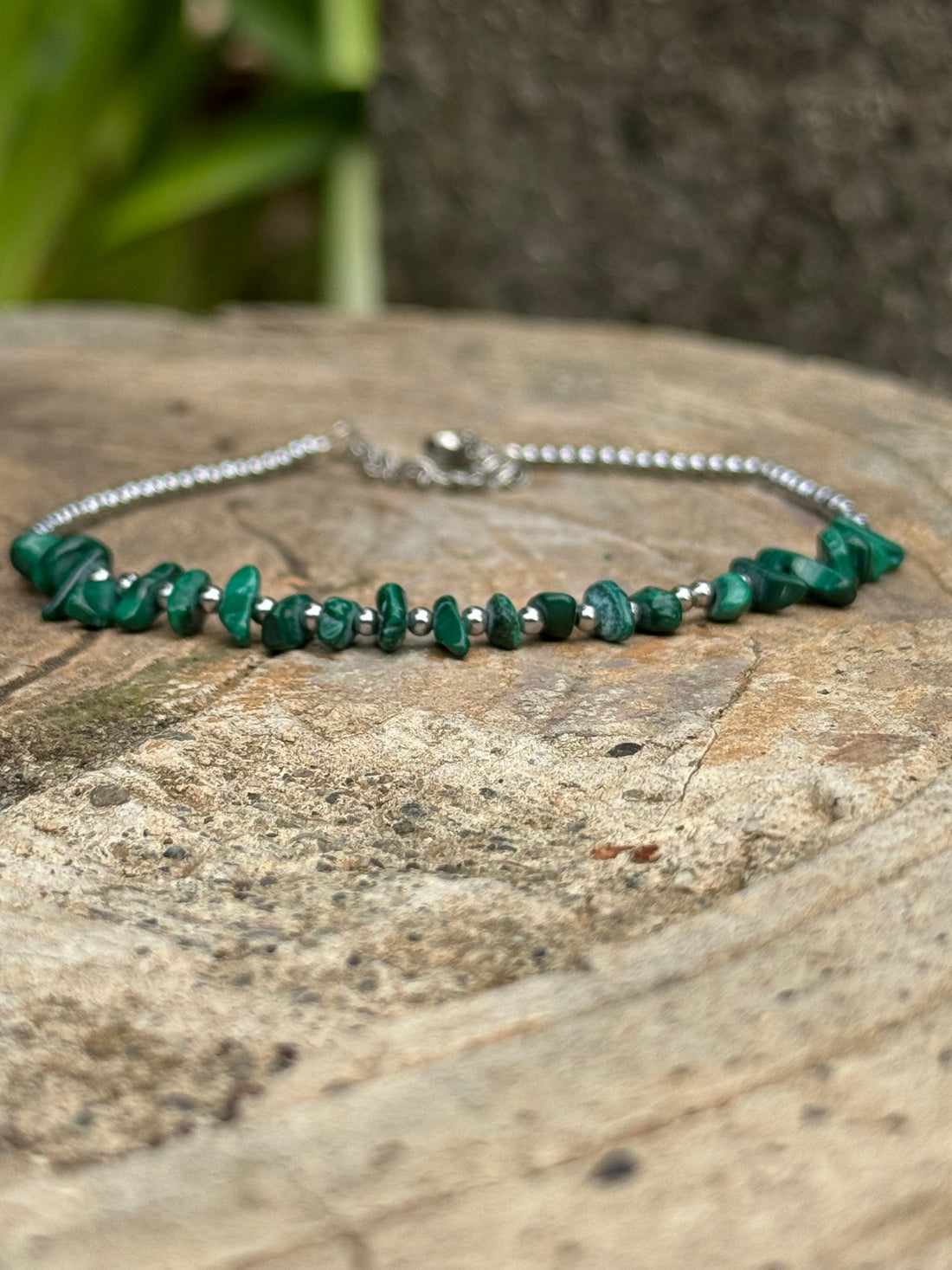 Cavigliera con pietre naturali Malachite ed ematite