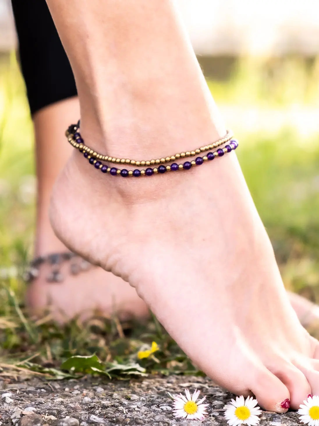 Cavigliera due fili con perline ottone e viola Namastemood