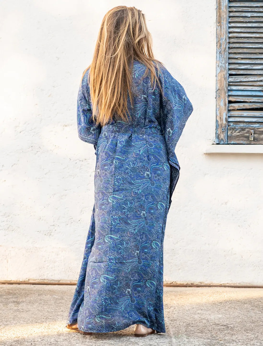 Kimono donna lungo Mohini in seta indiana - Misto fiori blu Namastemood