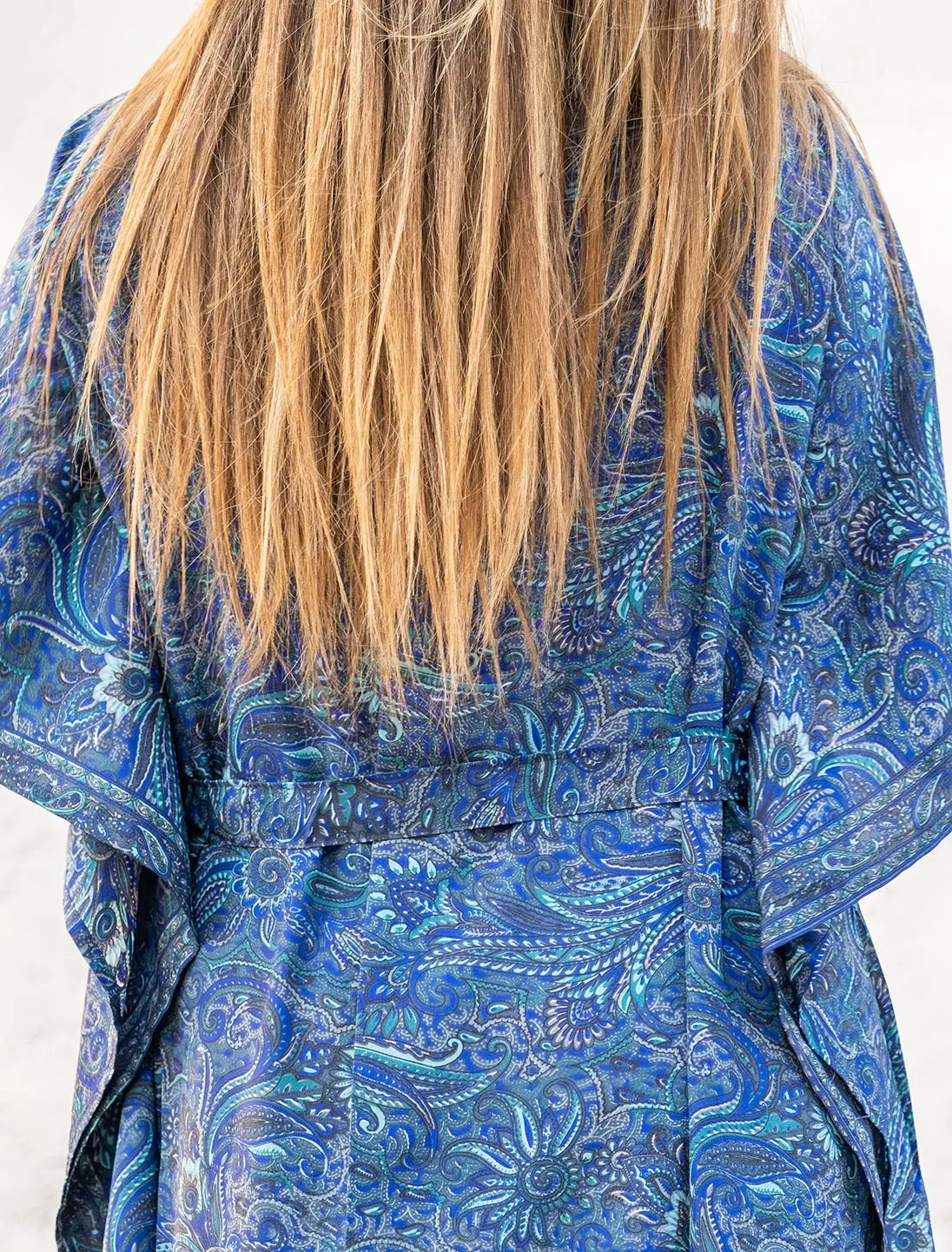 Kimono donna lungo Mohini in seta indiana - Misto fiori blu Namastemood