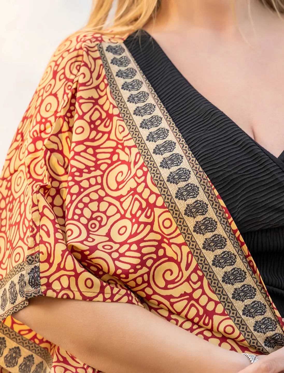Kimono donna lungo Mohini in seta indiana - Spirale crema bordeaux Namastemood