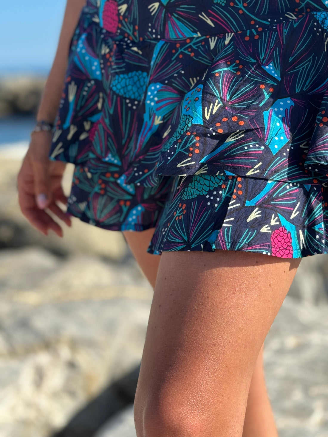 Pantagonna corto Alka a volant - Bosco blu fucsia celeste Namastemood