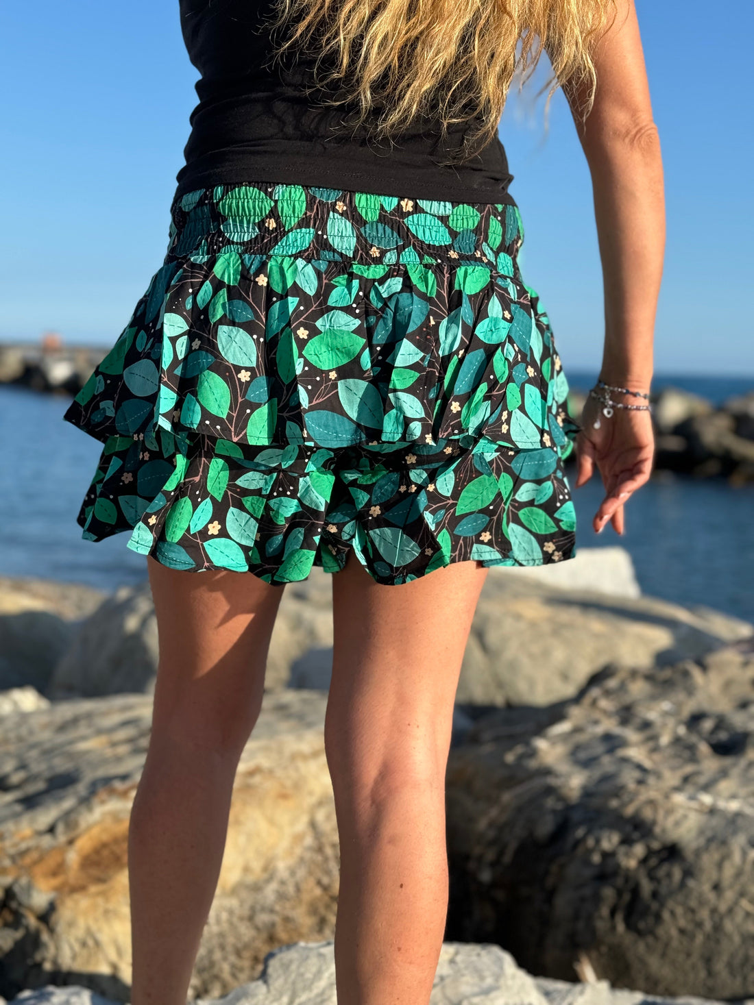 Pantalón corto con volantes Alka - Hojas de mezcla verde