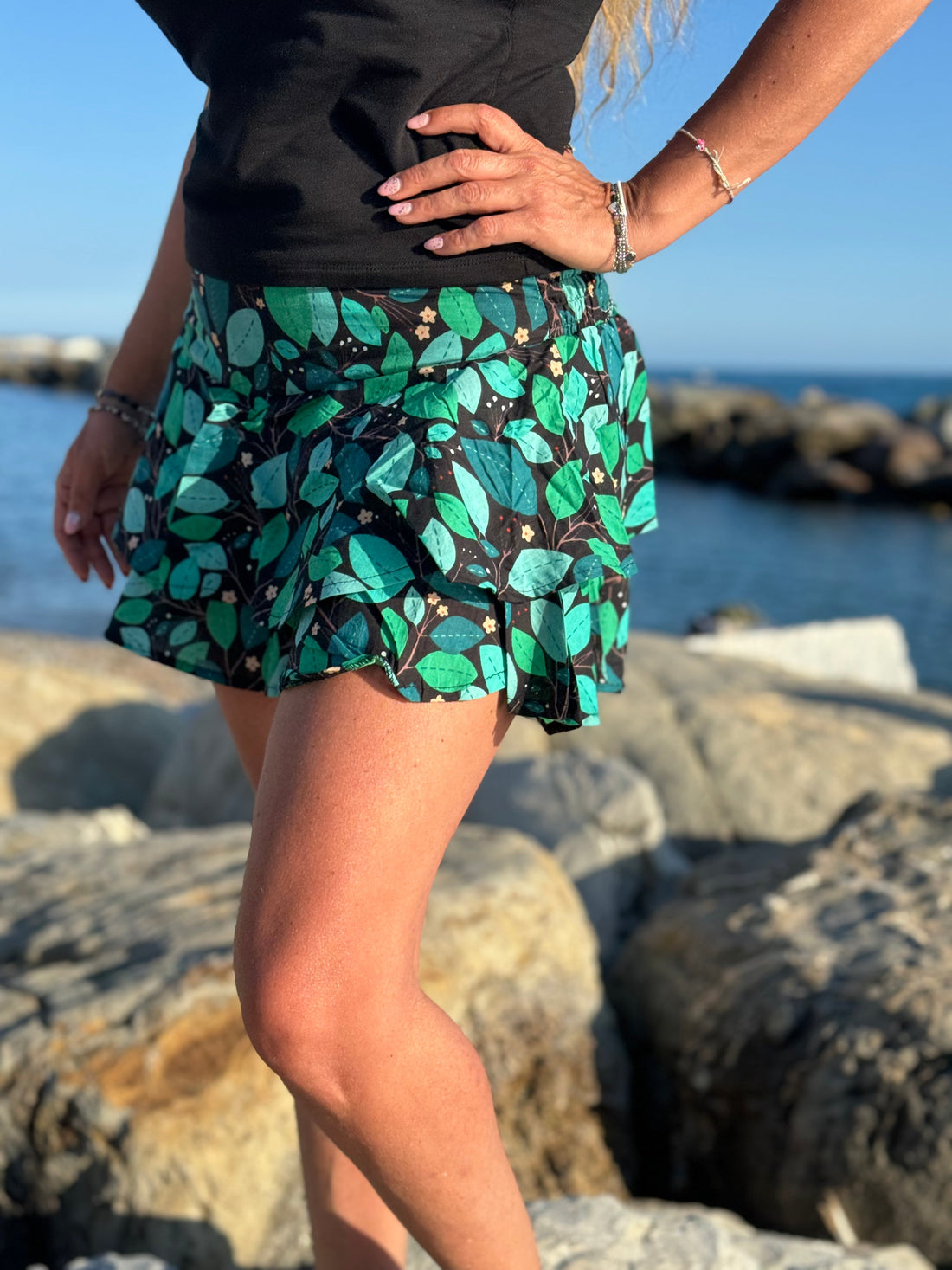Pantalón corto con volantes Alka - Hojas de mezcla verde