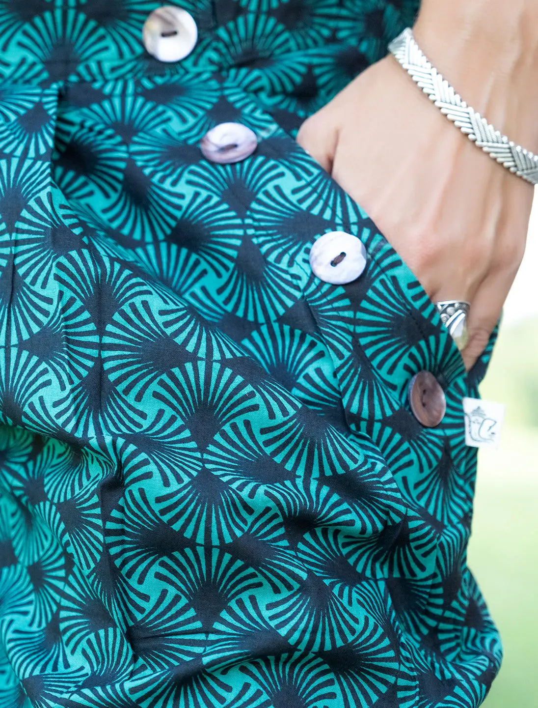 Pantalone donna Kunda a sigaretta retro elasticizzato - Geometrico verde acqua Namastemood
