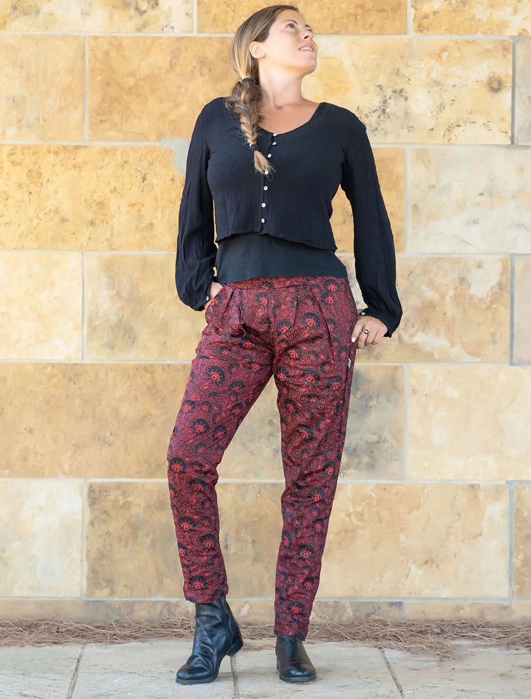 Pantalone donna lungo a sigaretta Tejal - Fiore nero rosso Namastemood