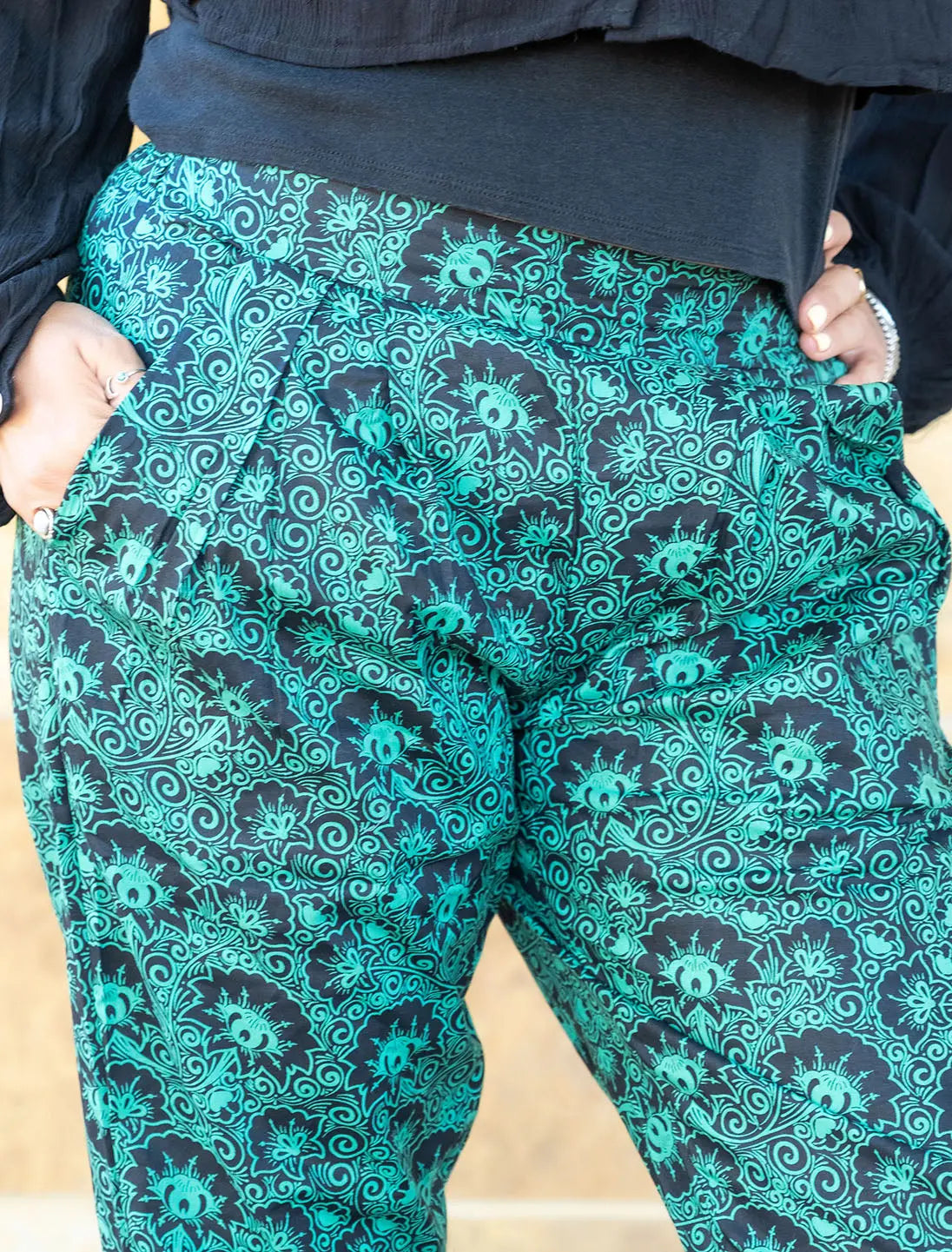 Pantalone donna lungo a sigaretta Tejal - Fiore nero verde Namastemood