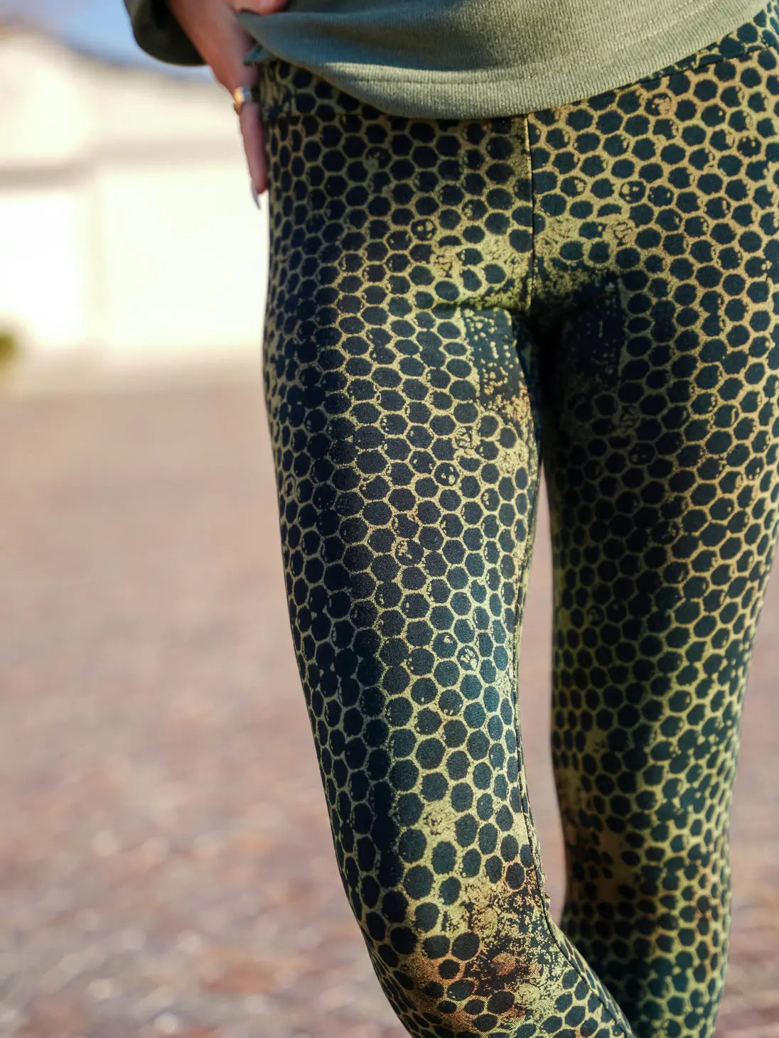 Pantaloni leggings Siddhi donna eleganti e modellanti - Alveare verde Namastemood