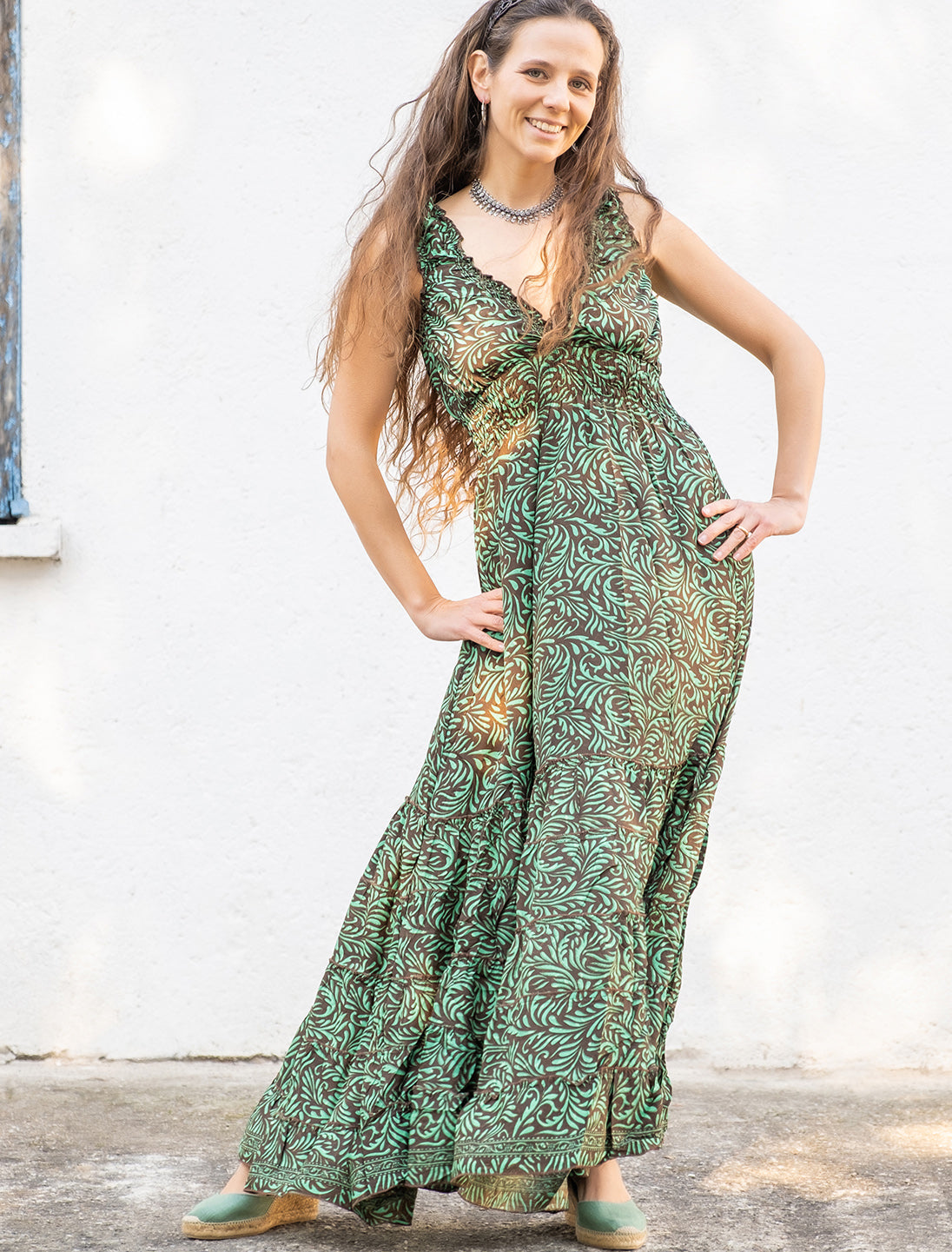 Vestito lungo Ela in seta indiana con spalline elastiche - Felce marrone verde Namastemood