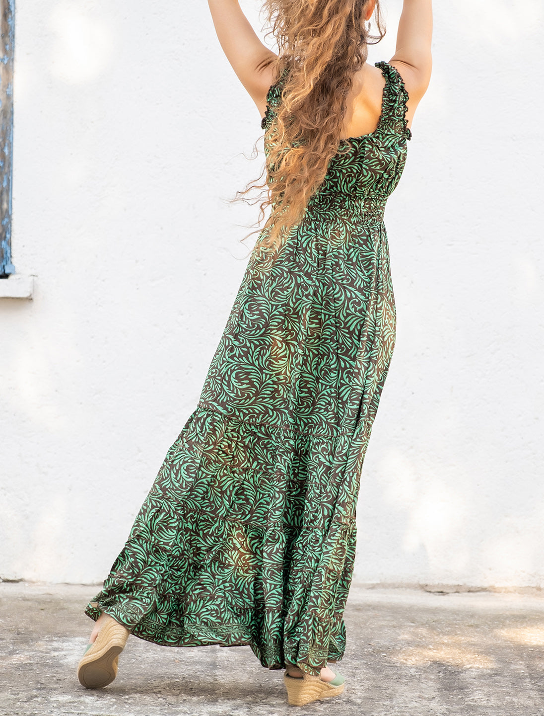 Vestito lungo Ela in seta indiana con spalline elastiche - Felce marrone verde Namastemood