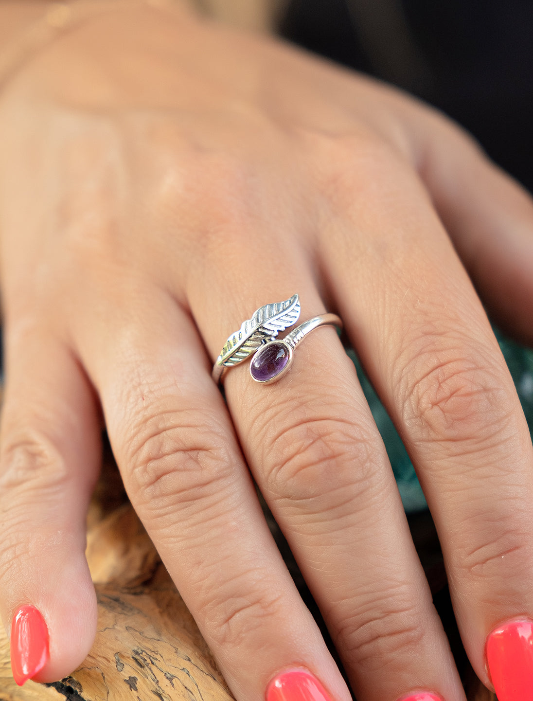 Adjustable silver woman ring with leaf and Amethyst stone